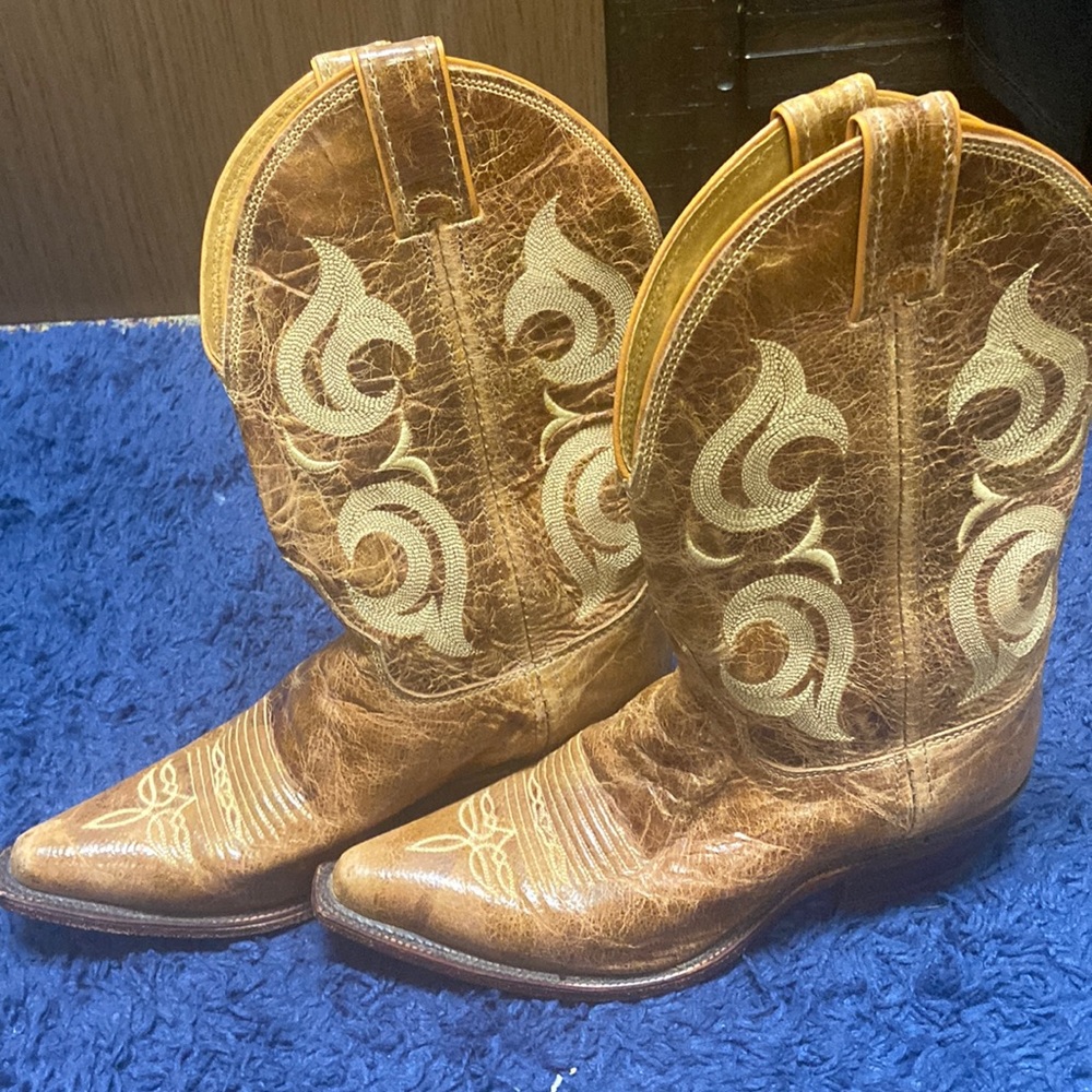 Womens Size 8 cowgirl boots